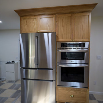From Ordinary to Extraordinary: White Oak & Quartz Kitchen Renovation