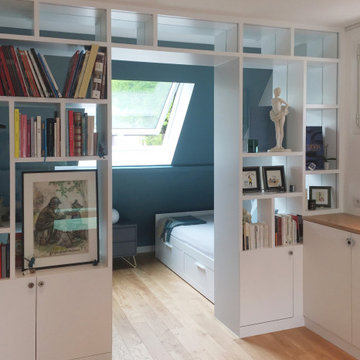 Bureau d'écrivain et coin lecture