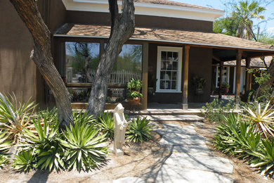 Example of a classic home design design in Phoenix
