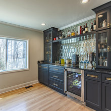 Dining room / Dry Bar
