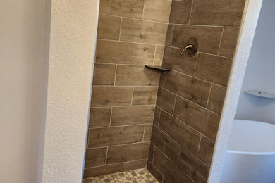 Inspiration for a transitional bathroom remodel in Los Angeles