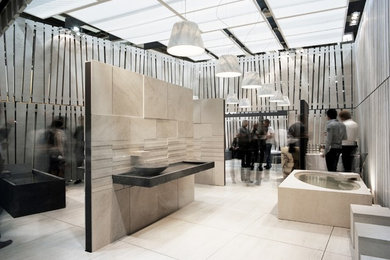 This is an example of a contemporary bathroom in Milan.