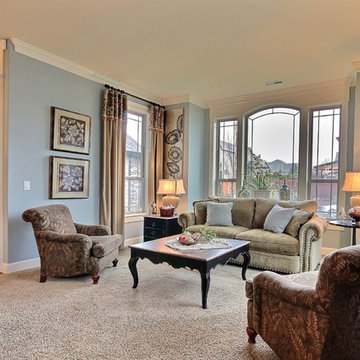 Family Room - The Scenic Slope - Crafty Split-Level Ranch