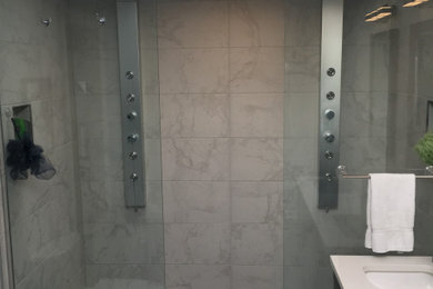 Bathroom - contemporary bathroom idea in Ottawa