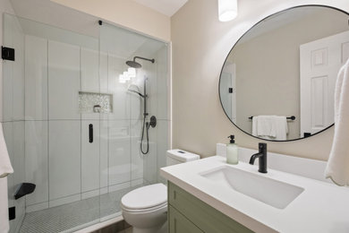 Example of a bathroom design in Toronto