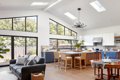 Example of a kitchen design in San Francisco