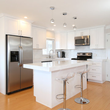 Modern kitchen with 2 1/2 countertop