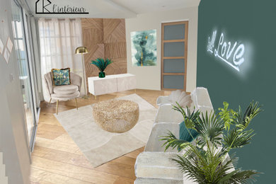 Exemple d'un salon blanc et bois rétro en bois de taille moyenne et ouvert avec un mur vert, parquet clair, aucune cheminée, aucun téléviseur et un sol beige.
