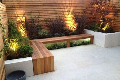 This is an example of a modern garden in Buckinghamshire.