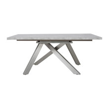 Extendable dining table