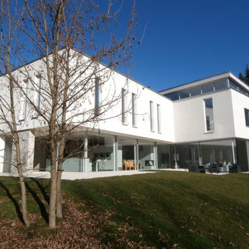 Modernes Wohnhaus mit Garten