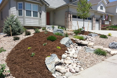 Photo of a traditional landscaping in Denver.