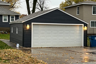 Example of an arts and crafts garage design