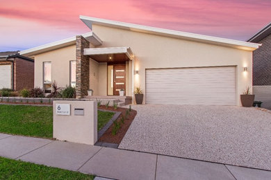 Design ideas for a modern exterior in Canberra - Queanbeyan.