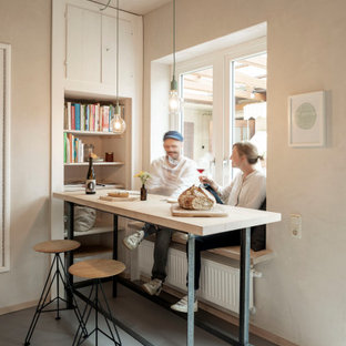 Geschlossenes, Kleines Modernes Esszimmer mit Linoleum und grauem Boden in Köln