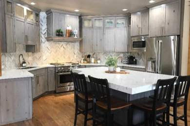 Inspiration for a kitchen remodel in Cleveland