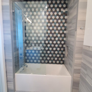 Unique tub-surround done by DESTIN ELITE TILE.