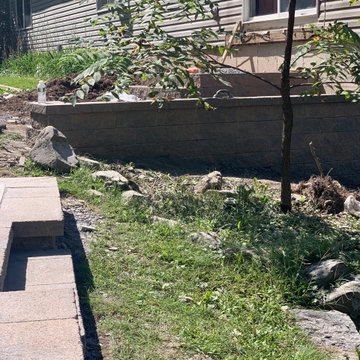 Retaining wall surrounding the staircase