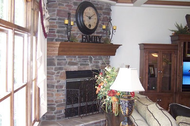 This is an example of a traditional living room in Cleveland.