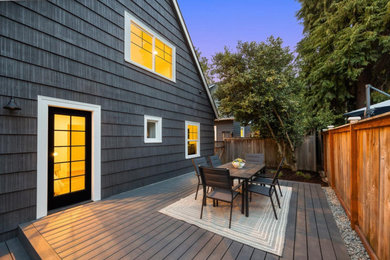 Arts and crafts deck photo in Seattle