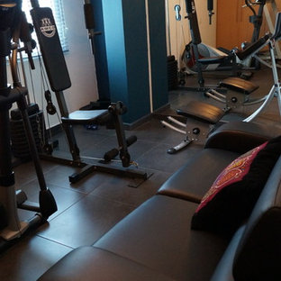 バルセロナの小さいトランジショナルスタイルのおしゃれなトレーニングルーム (白い壁、セラミックタイルの床) の写真