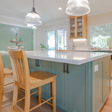 Cottage Green Kitchen: A Refined Blend of Contemporary and Nostalgic Design