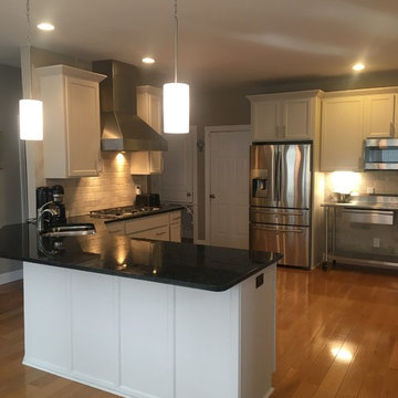 Modern Kitchen Remodel Done With New Portable Kitchen Island