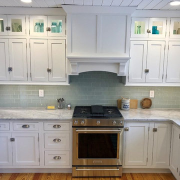 Craftsman Style White Dura Supreme Inset Doors Arabe Scato Vento Marble