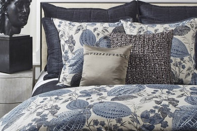 Bedroom - small contemporary master bedroom idea in Tampa with gray walls and no fireplace