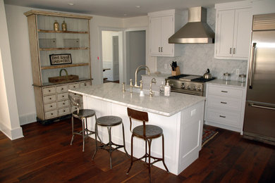 Inspiration for a transitional kitchen in Detroit.