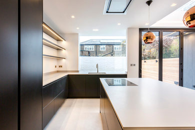 Kitchen - modern kitchen idea in London