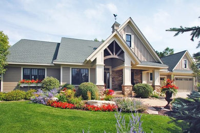 Example of a transitional gable roof design in Minneapolis