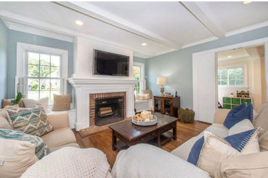 Transitional living room photo in New York