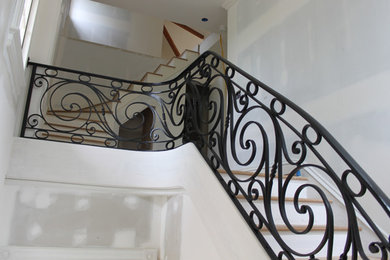 Staircase - traditional staircase idea in New York