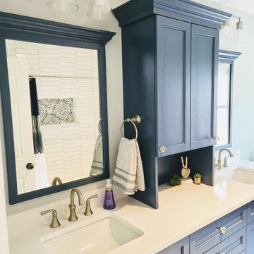 Navy & White Kids Bath with Storage for Two