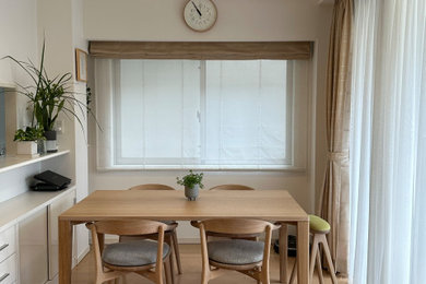 Inspiration for a contemporary dining room in Yokohama.