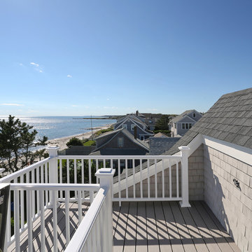 Small Beach House Lives Big
