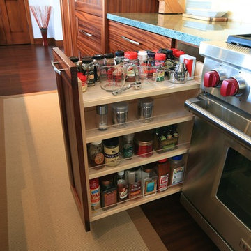Kitchen Orgranization - Santa Cruz Beach House