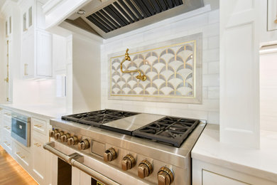 Kitchen - modern kitchen idea in Dallas