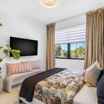 Sun-Warmed Sanctuary: Inviting Escape in Tampa