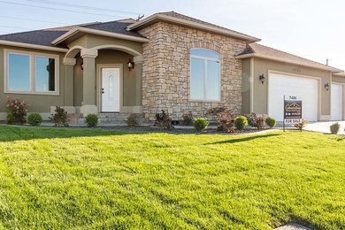 Example of a classic home design design in Seattle