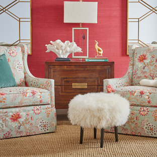 Ispirazione per un piccolo soggiorno tradizionale aperto con pareti rosa, moquette, nessun camino, nessuna TV e pavimento beige