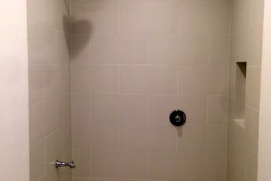 Inspiration for a modern bathroom remodel in Los Angeles
