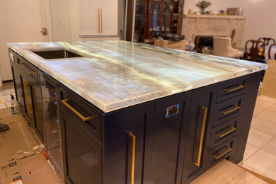 Inspiration for a modern kitchen remodel in Tampa