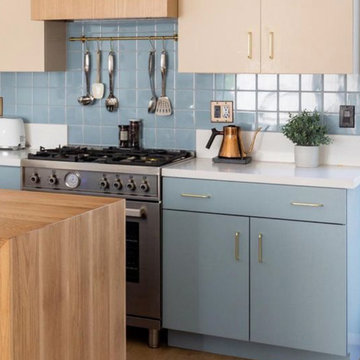 Professional Series Range in a Cozy Colorful Kitchen