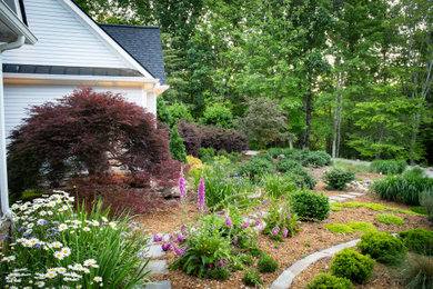 Photo of an eclectic landscaping in Atlanta.