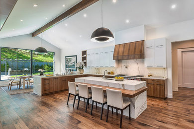 Example of a trendy kitchen design in Los Angeles