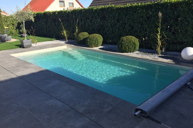 Gefliester Moderner Pool in rechteckiger Form in Köln