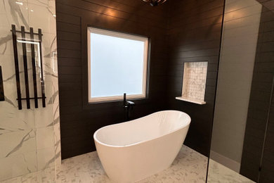 Minimalist bathroom photo in Kansas City