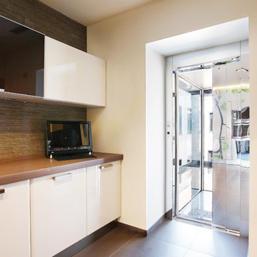 Home Elevator with Automatic Doors DomusLift